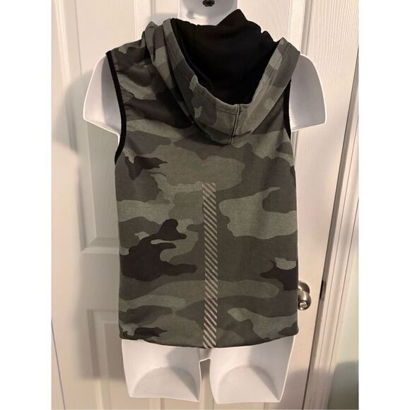 NBA Camo Sleeveless Hoodie. Size Small - Picture 10 of 10